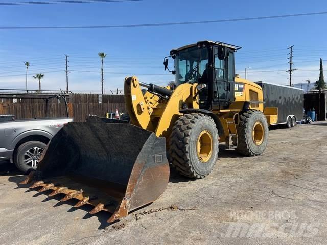 CAT 938M Pale gommate