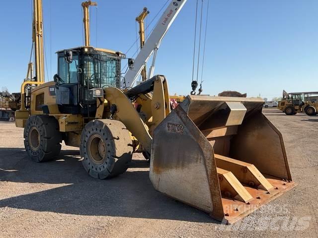 CAT 938M Pale gommate