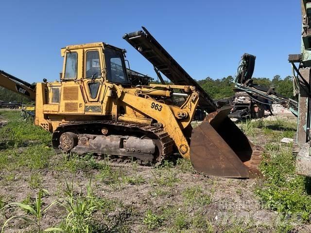CAT 963 Pale cingolate