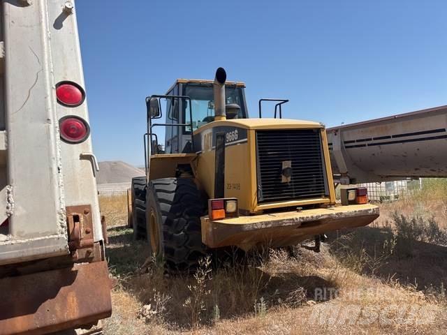 CAT 966G Pale gommate