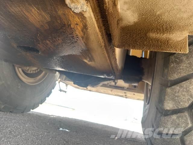 CAT 980G Pale gommate