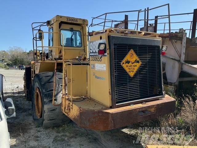CAT 988F Pale gommate