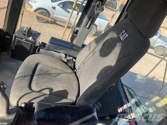 CAT 988G Pale gommate