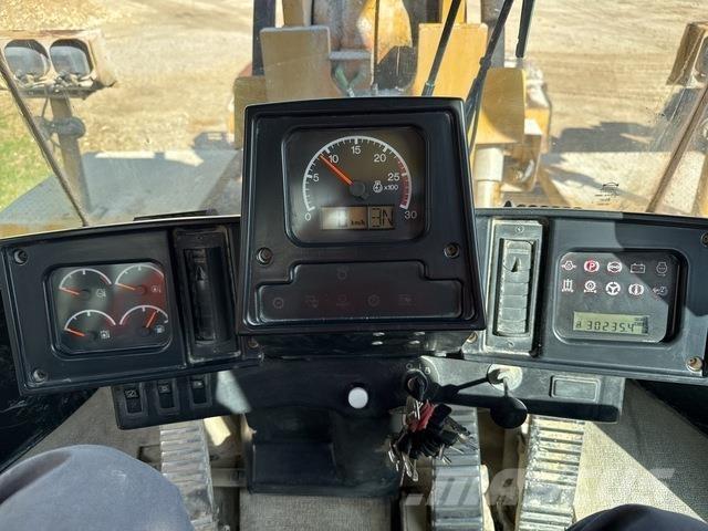 CAT 988G Pale gommate