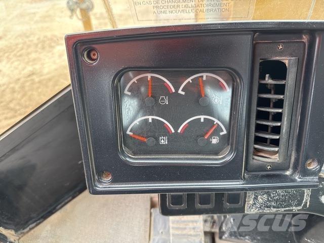 CAT 988G Pale gommate