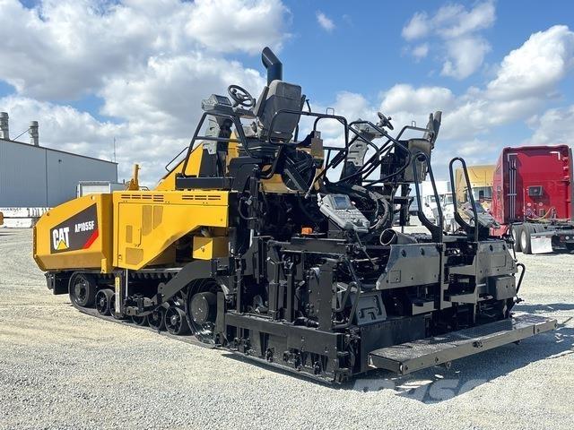 CAT AP1055F Finitrici