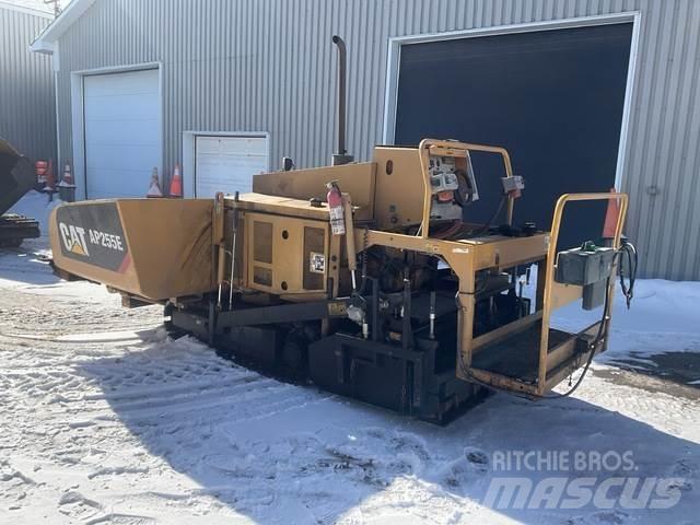 CAT AP255E Finitrici