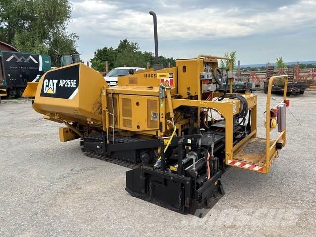 CAT AP255E Finitrici