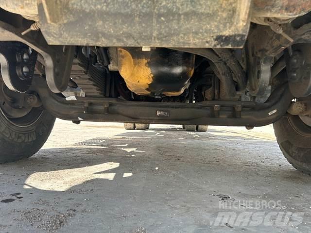 CAT CT660 Camion con cassone scarrabile