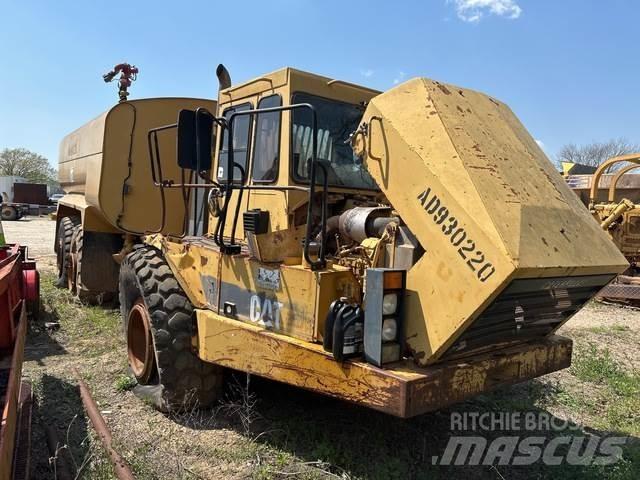 CAT D300D Autocisterne