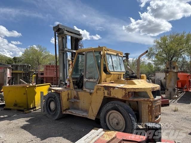 CAT DP90 Elevatore per esterni