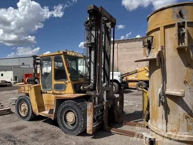 CAT DP90 Elevatore per esterni