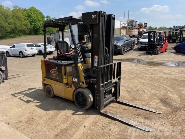 CAT E5000 Carrelli elevatori elettrici