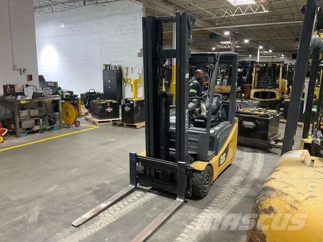 CAT MH 2ET3000 Carrelli elevatori elettrici