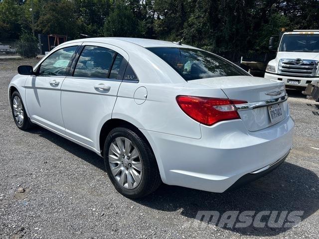 Chrysler 200 Auto
