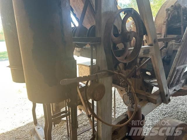  Cliff & Bunting Altri macchinari per falciare e trinciare