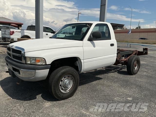 Dodge Ram 2500 Cabine e interni