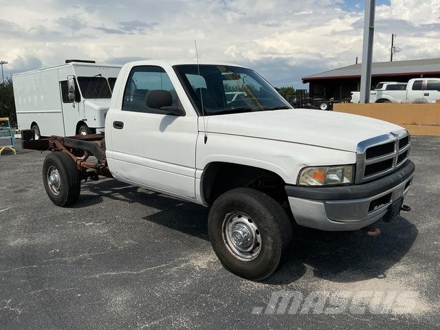 Dodge Ram 2500 Cabine e interni