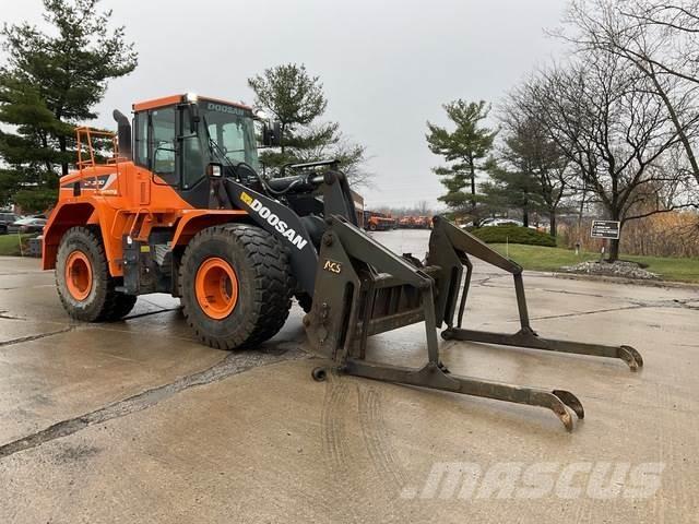 Doosan DL300-5 Pale gommate