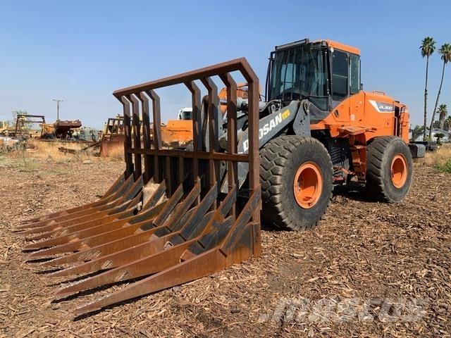 Doosan DL300-5 Pale gommate