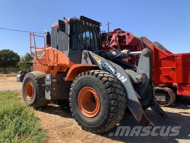 Doosan DL300-5 Pale gommate