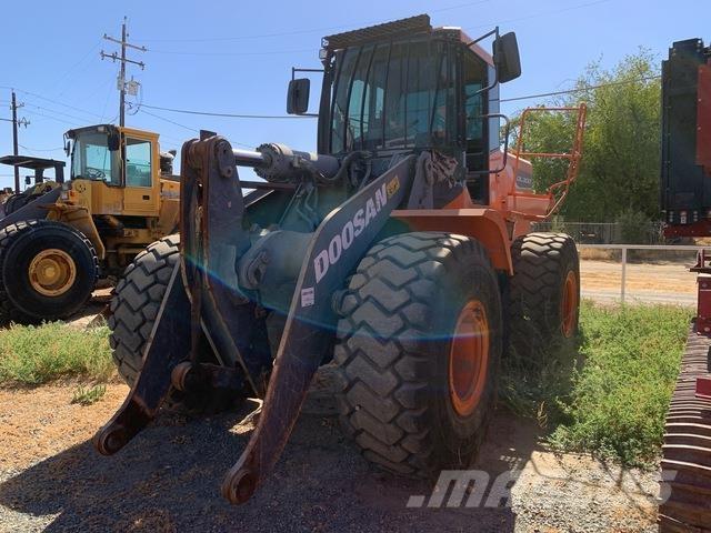 Doosan DL300-5 Pale gommate