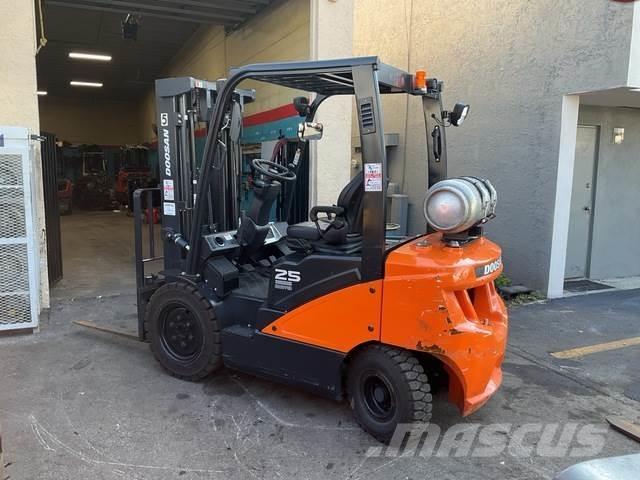 Doosan G25E-7 Costruzioni - Altro