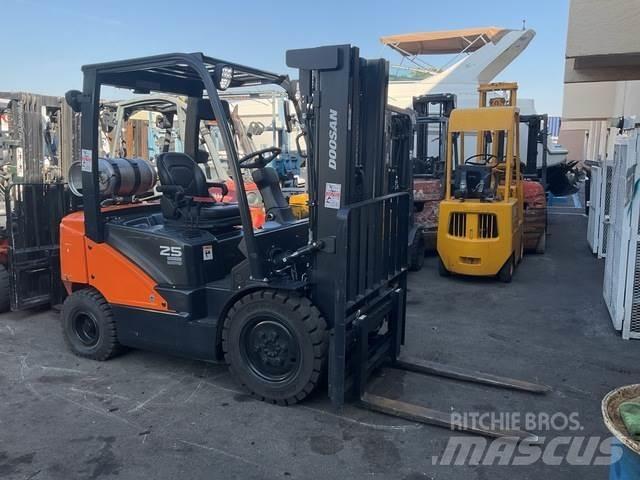 Doosan G25E-7 Costruzioni - Altro