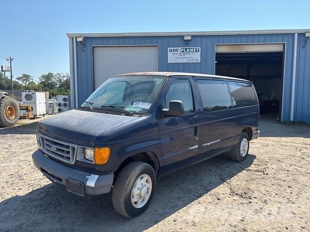 Ford E-150 XL Auto