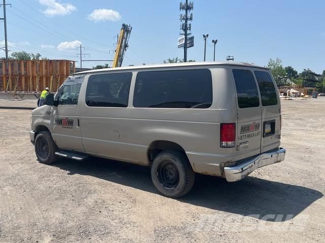 Ford E-350 Auto