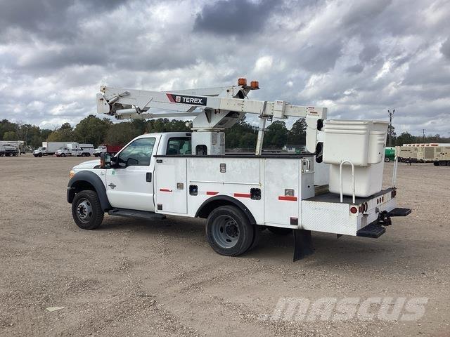 Ford F-550 Piattaforme autocarrate