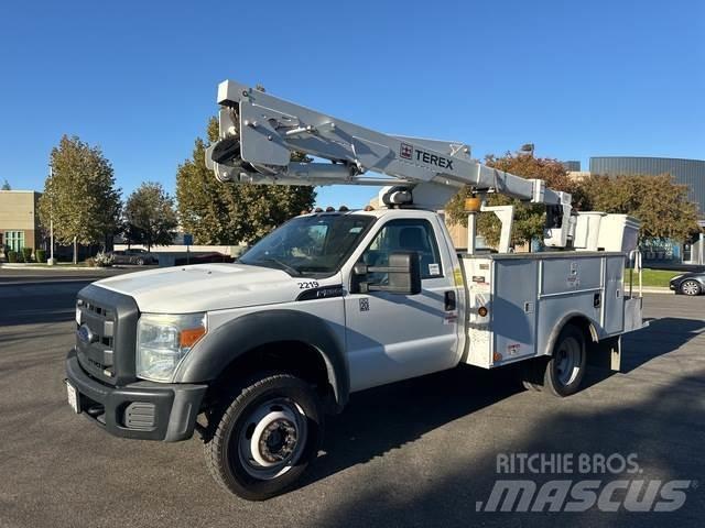 Ford F-550 Piattaforme autocarrate