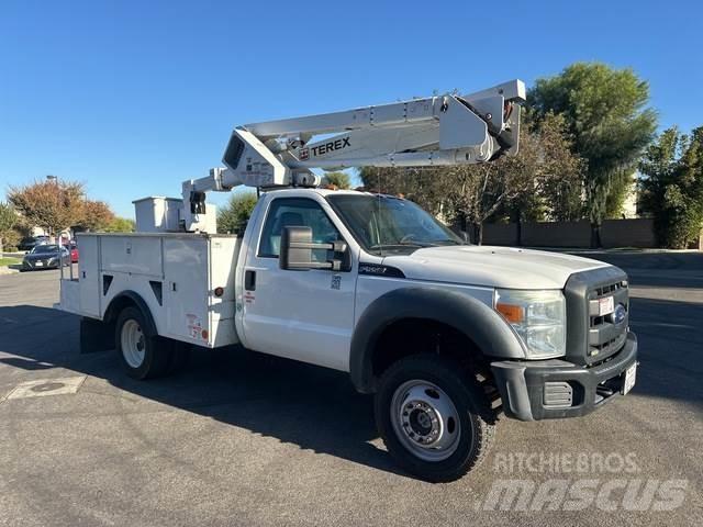 Ford F-550 Piattaforme autocarrate