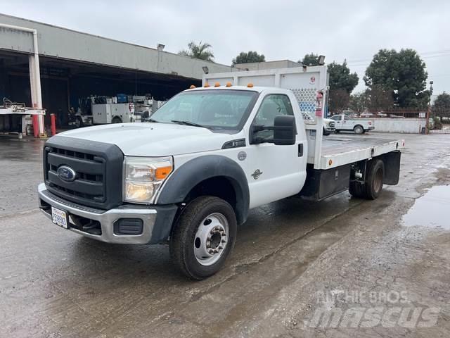 Ford F-550 Camion con sponde ribaltabili