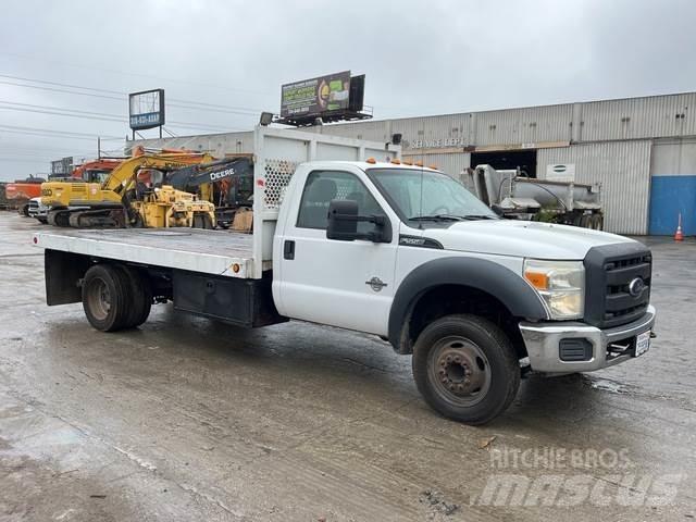 Ford F-550 Camion con sponde ribaltabili