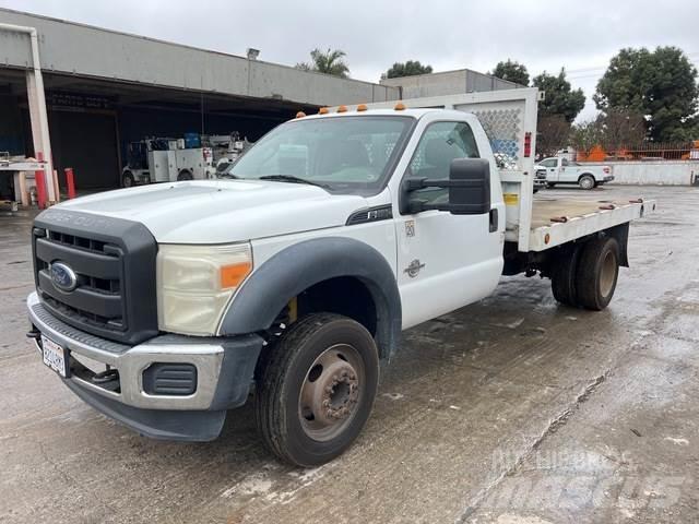 Ford F-550 Camion con sponde ribaltabili