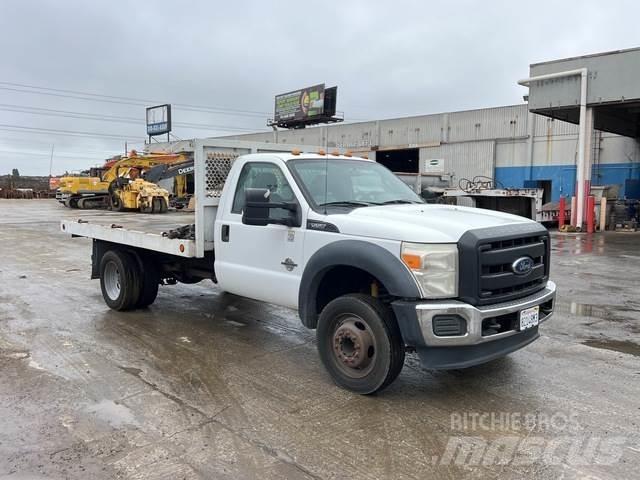 Ford F-550 Camion con sponde ribaltabili