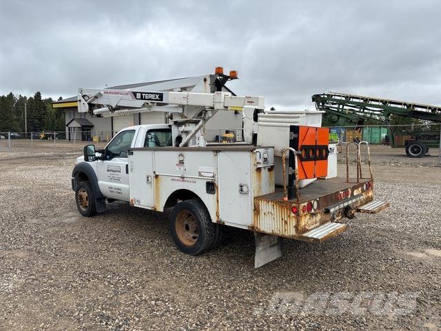 Ford F-550 Piattaforme autocarrate