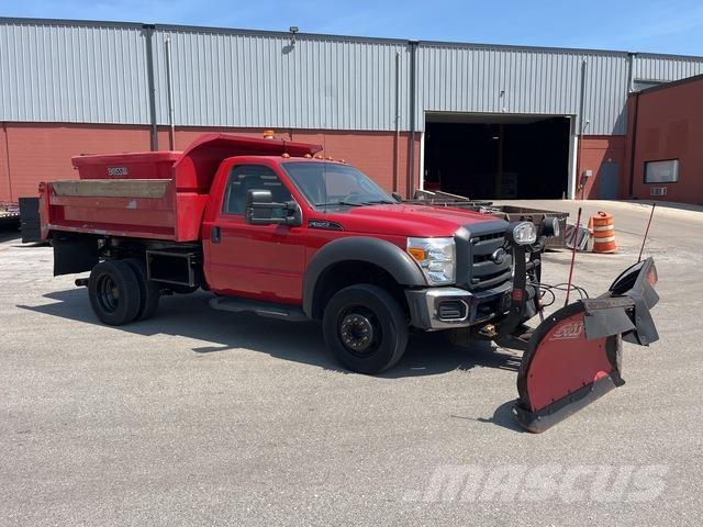 Ford F-550 Lame spazzaneve e aratri