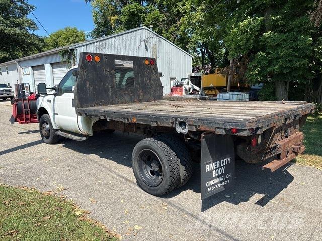 Ford F-550 Camion con sponde ribaltabili