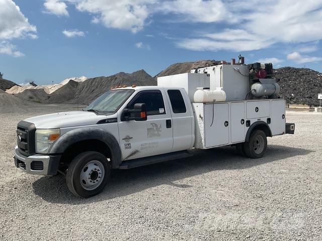 Ford F-550 Cisterna