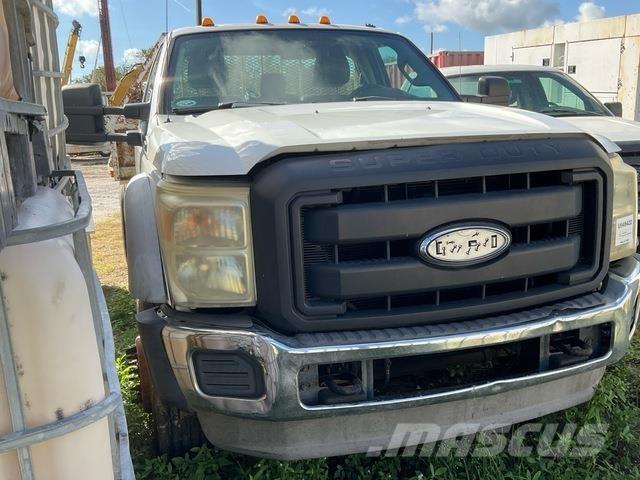 Ford F-550 Camion con sponde ribaltabili