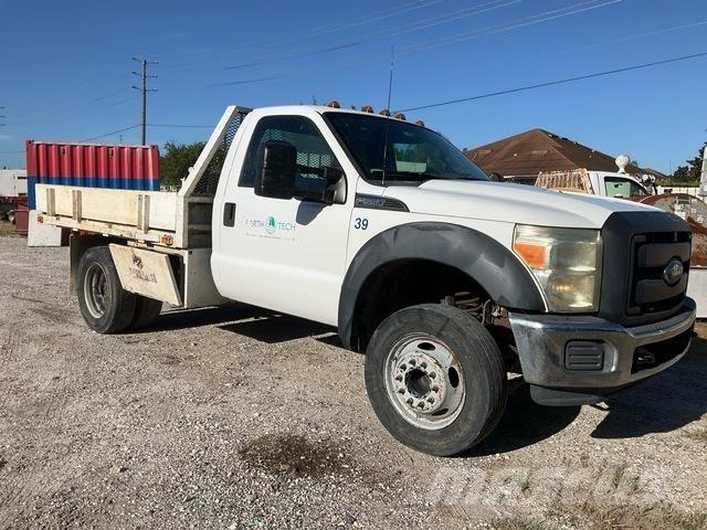 Ford F-550 Camion con sponde ribaltabili