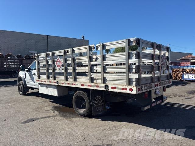 Ford F-550 Camion con sponde ribaltabili