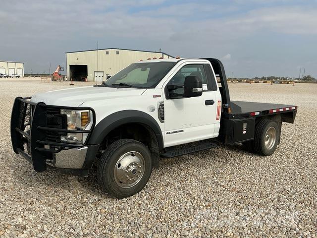 Ford F-550 Camion con sponde ribaltabili