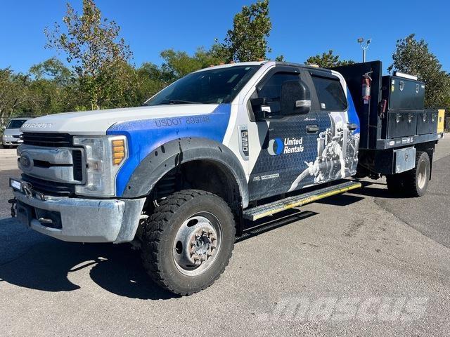Ford F-550 Camion con sponde ribaltabili