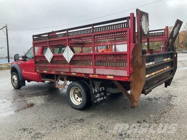 Ford F-550 Camion con sponde ribaltabili