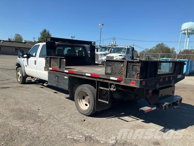 Ford F-550 Camion con sponde ribaltabili