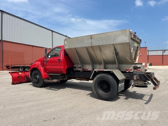 Ford F-650 Lame spazzaneve e aratri