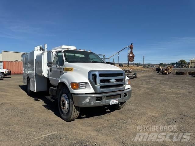 Ford F-750 Cisterna